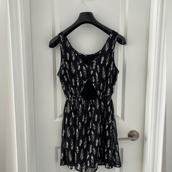 H&M Dress Black with Feather Pattern - Picture 2 of 5